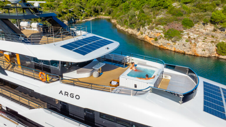08-Argo-jacuzzi_